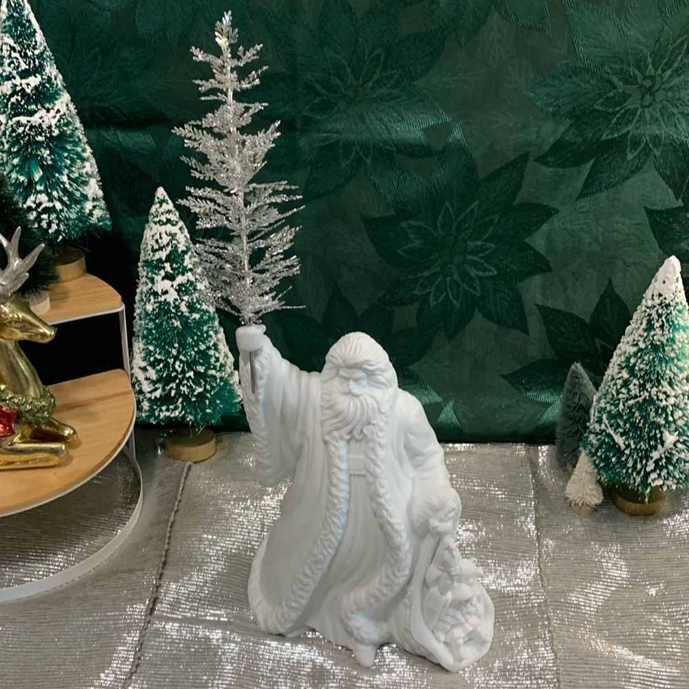 Department 56 Winter Silhouette White Porcelain‎ Santa Holding Metal Tree